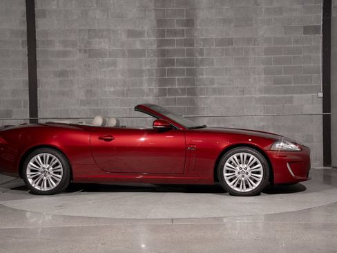 Used 2010 Jaguar XK Convertible RWD image 2