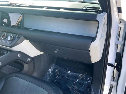 Used 2024 Land Rover Defender 110 X-Dynamic SE image 20