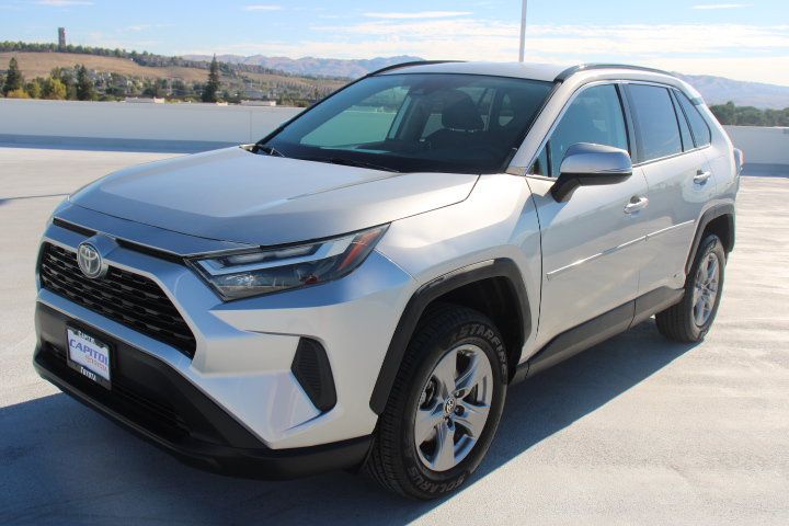 Used 2023 Toyota RAV4 LE AWD/4WD image 6
