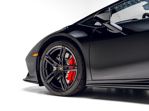 Used 2021 Lamborghini Huracan EVO RWD image 20