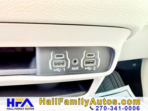 Used 2021 Chrysler Voyager Lxi image 25