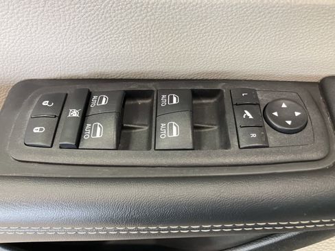 Used 2023 Chrysler Pacifica Limited image 15