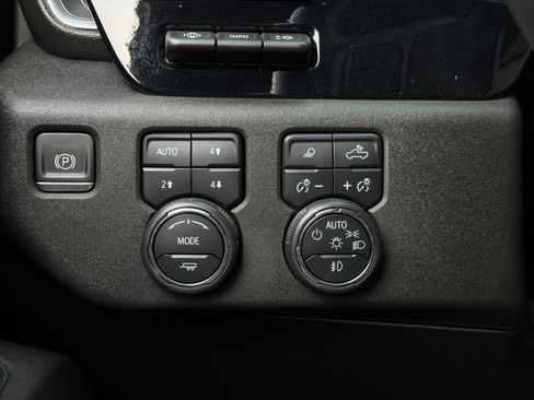 Used 2024 Chevrolet Silverado 2500 High Country w/ High Country Premium Package AWD/4WD image 26