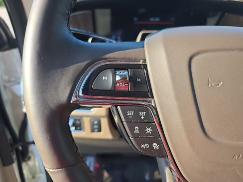 Certified 2023 Lincoln Navigator Reserve AWD/4WD image 17