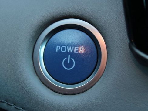 Used 2020 Toyota Highlander XLE FWD image 27