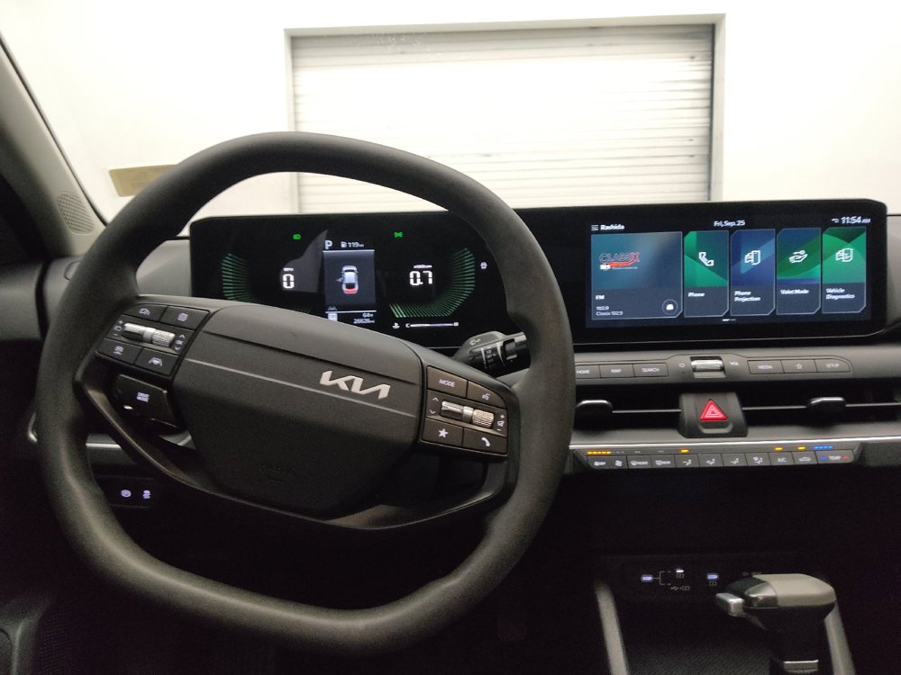 Used 2025 Kia K4 FWD image 22