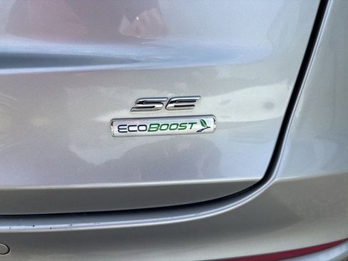 Used 2020 Ford Fusion SE image 11