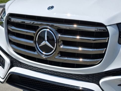 Used 2024 Mercedes-Benz GLS 450 4MATIC image 43