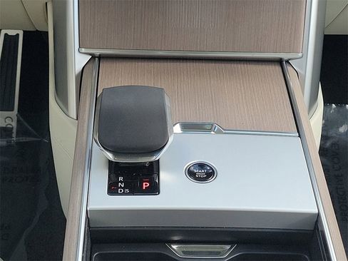 Used 2025 Land Rover Range Rover Long Wheelbase Autobiography image 20