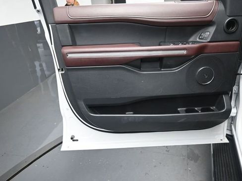 Used 2023 Ford Expedition Limited image 17