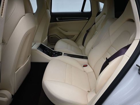 Certified 2022 Porsche Panamera GTS image 9