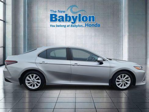 Used 2023 Toyota Camry LE image 5