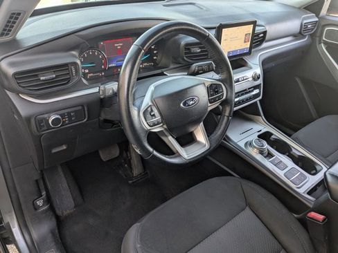 Used 2022 Ford Explorer XLT image 10