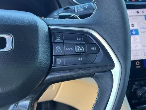 Certified 2024 Jeep Grand Cherokee Limited w/ Luxury Tech Group II image 32