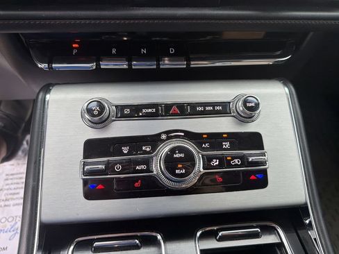 Used 2023 Lincoln Aviator AWD w/ Premium Package image 19