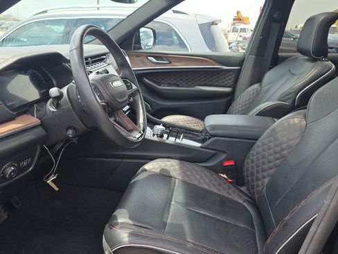 Used 2025 Jeep Grand Cherokee Summit w/ Obsidian Package AWD/4WD image 6