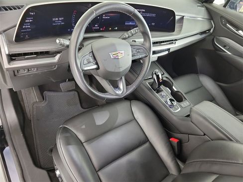 Certified 2025 Cadillac XT4 Premium Luxury image 17