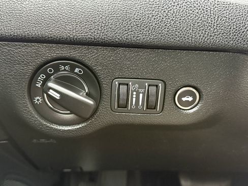 Used 2018 Chrysler 300 Touring w/ Sport Appearance Package image 23