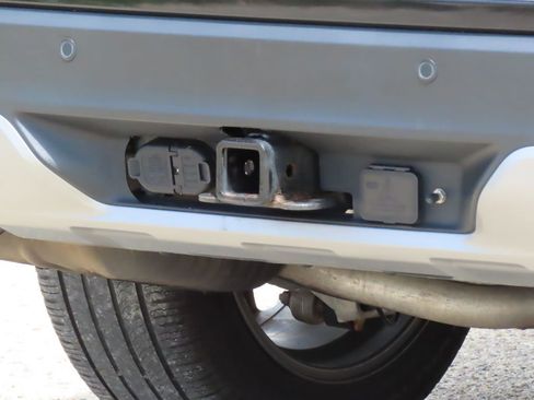 Used 2023 Ford Explorer Platinum w/ Technology Package AWD/4WD image 16