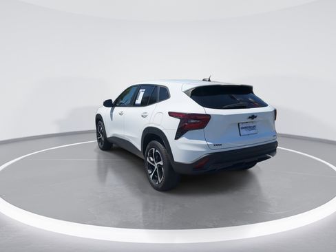 Certified 2025 Chevrolet Trax RS FWD image 7