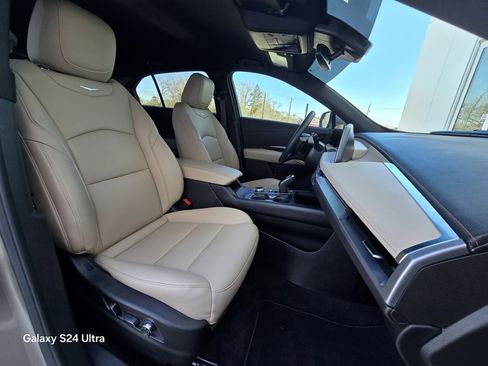 Used 2024 Cadillac XT4 Premium Luxury w/ Cold Weather Package image 31