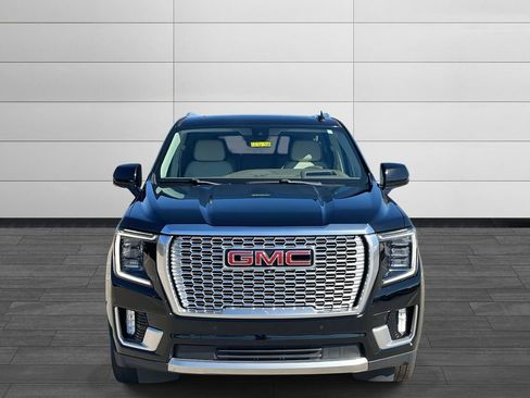 Used 2021 GMC Yukon XL Denali w/ Denali Premium Package image 8