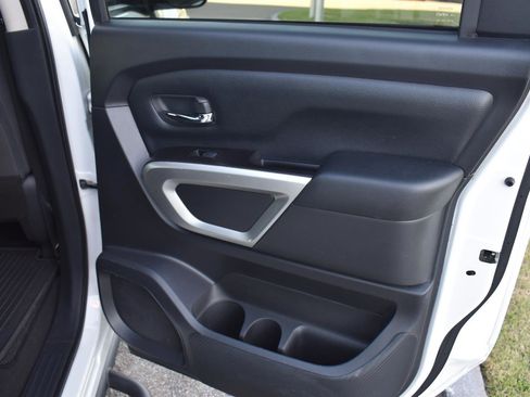 Used 2021 Nissan Titan SV w/ SV Convenience Package image 55