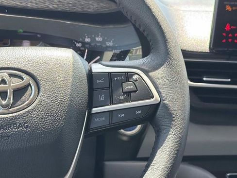 Used 2024 Toyota Sienna XLE w/ XLE Plus Package FWD image 13