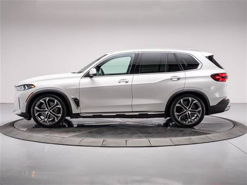 Used 2024 BMW X5 xDrive50e w/ Executive Package AWD/4WD image 2