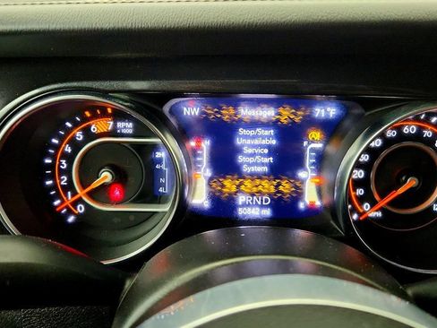 Used 2022 Jeep Wrangler Unlimited Sahara AWD/4WD image 13