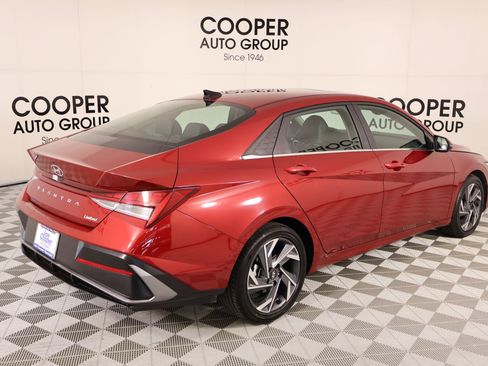 Certified 2025 Hyundai Elantra Limited FWD image 22