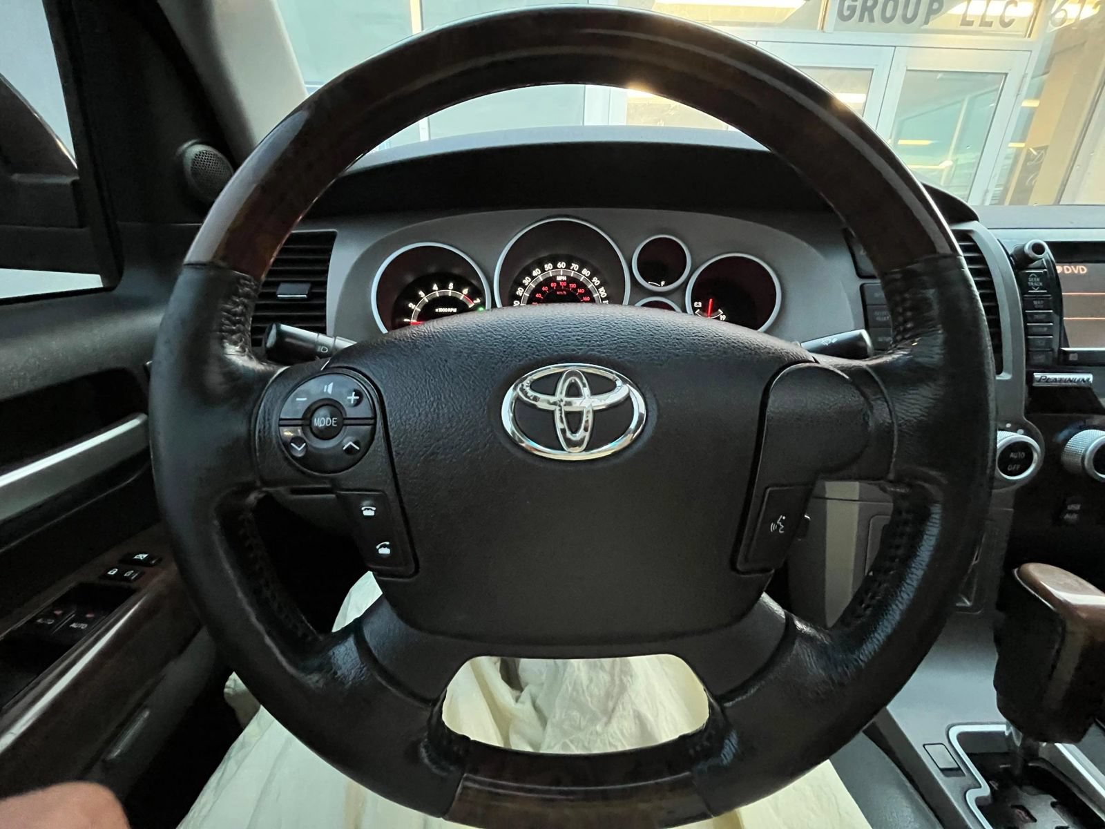 Used 2010 Toyota Tundra Limited w/ Platinum Pkg AWD/4WD image 13
