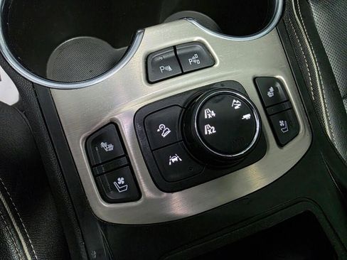 Used 2019 GMC Terrain Denali w/ GMC Pro Grade Package AWD/4WD image 16