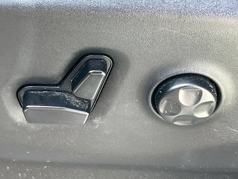 Used 2024 Chrysler Pacifica Touring-L FWD image 18