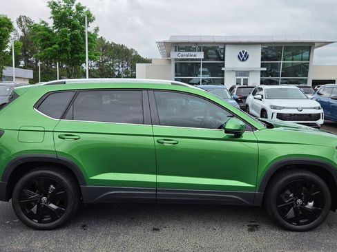Certified 2025 Volkswagen Taos SE w/ Panoramic Sunroof Package FWD image 6