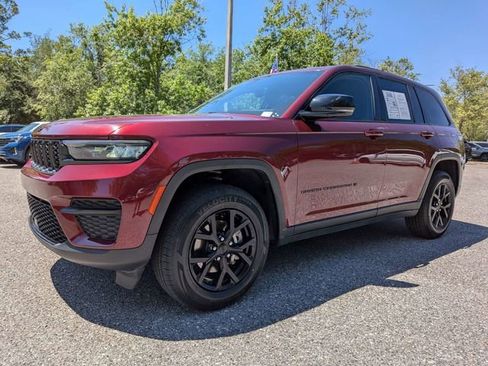 Used 2024 Jeep Grand Cherokee Altitude RWD image 7