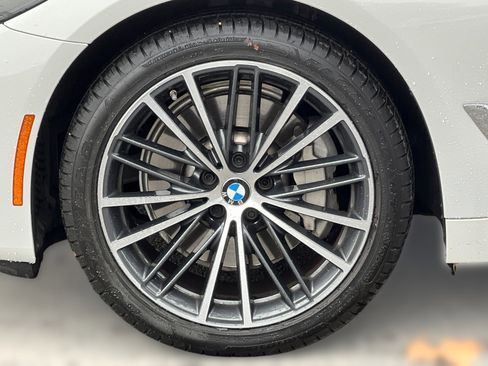 Certified 2022 BMW 530i w/ Convenience Package image 11