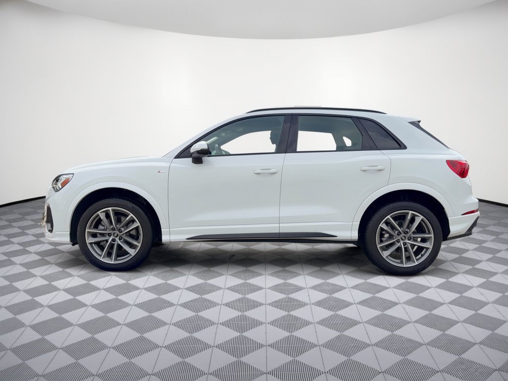 Certified 2024 Audi Q3 2.0T Premium w/ Convenience Package AWD/4WD image 2
