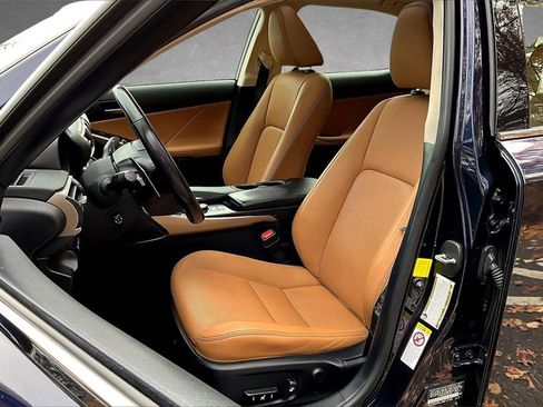 Used 2018 Lexus IS 300 AWD image 20