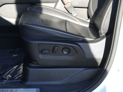 Used 2023 Chevrolet Suburban Premier RWD image 18