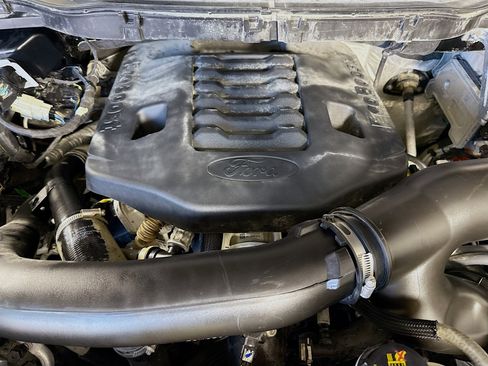 Used 2021 Ford F150 XLT image 37