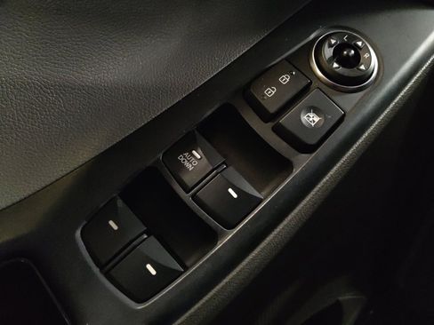 Used 2016 Hyundai Elantra SE FWD image 27