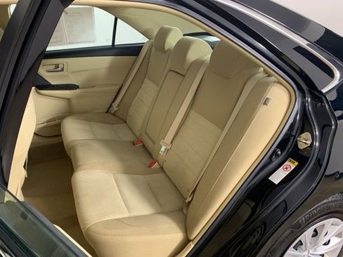 Used 2015 Toyota Camry LE image 28