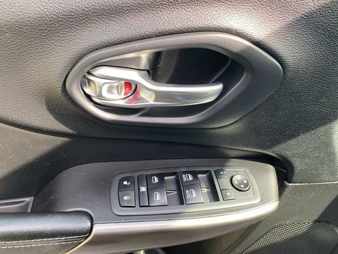 Used 2020 Jeep Cherokee Latitude Plus w/ Cold Weather Group AWD/4WD image 26