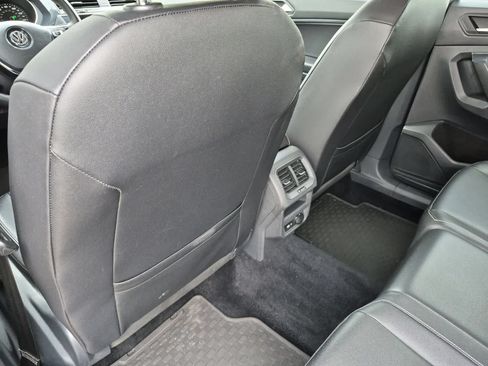 Used 2021 Volkswagen Tiguan SE AWD/4WD image 18