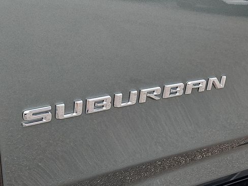 Used 2024 Chevrolet Suburban Premier RWD image 37