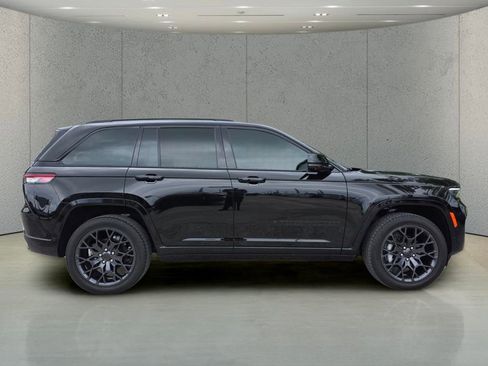 Used 2025 Jeep Grand Cherokee Summit w/ Obsidian Package AWD/4WD image 2
