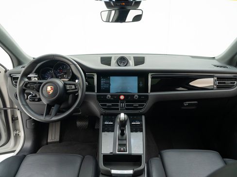 Certified 2026 Porsche Macan AWD/4WD image 17