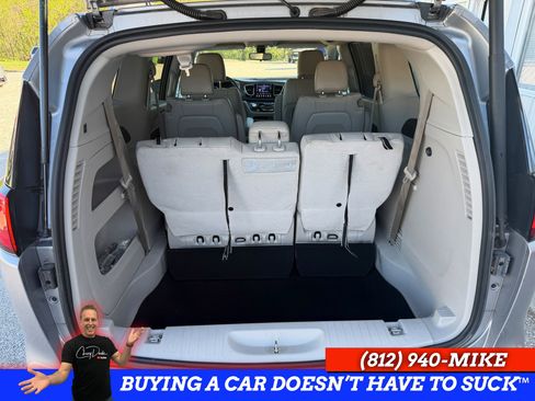 Used 2018 Chrysler Pacifica Touring-L w/ Tire & Wheel Group image 30