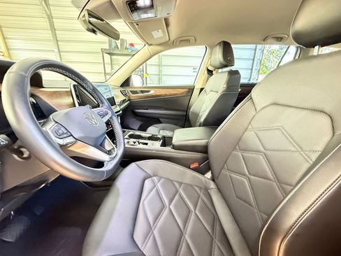 Used 2025 Volkswagen Atlas SE AWD/4WD image 28